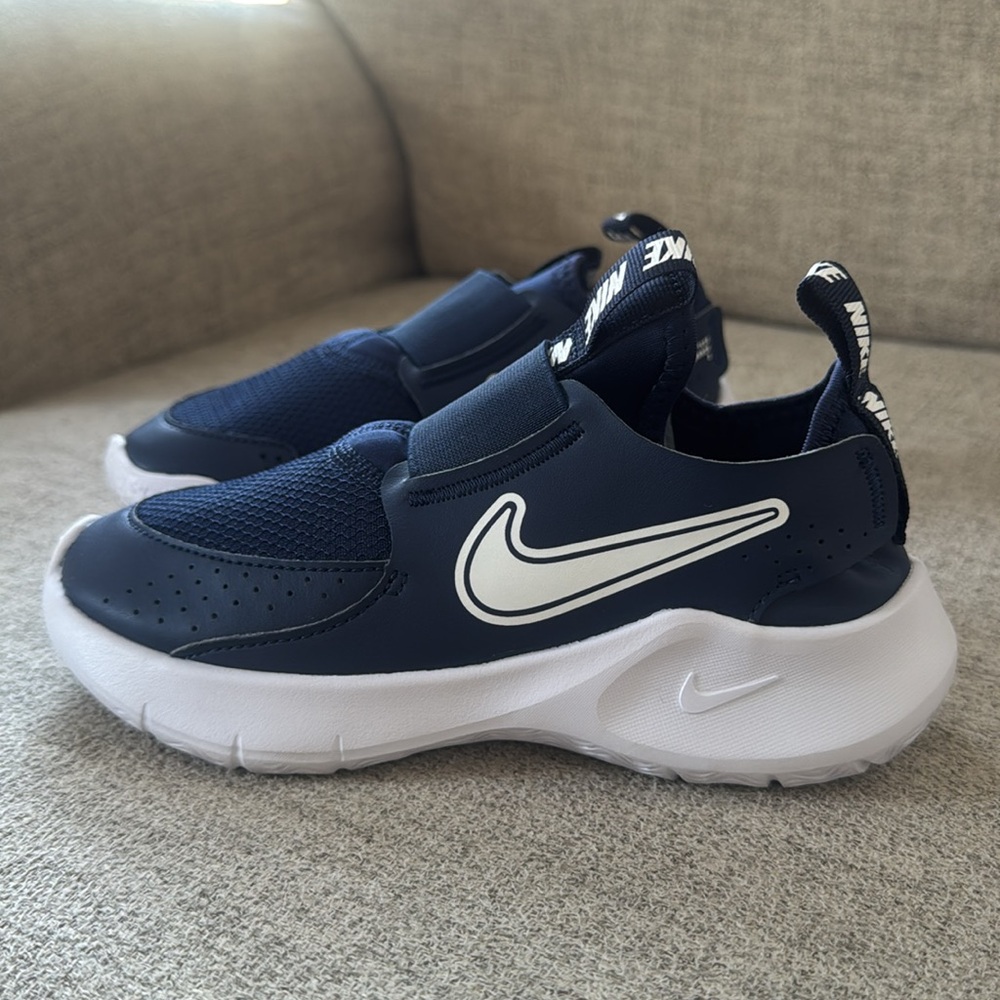 Nike Kids' Grade School Flex Runner 3 Shoes. Size 1Y